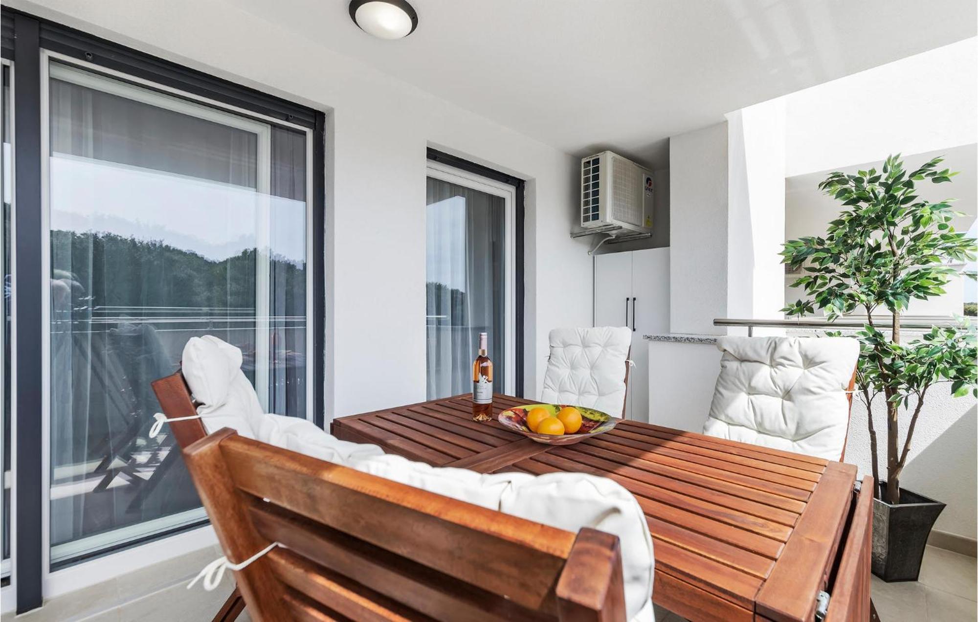 Amazing Apartment In Premantura With Kitchen ภายนอก รูปภาพ