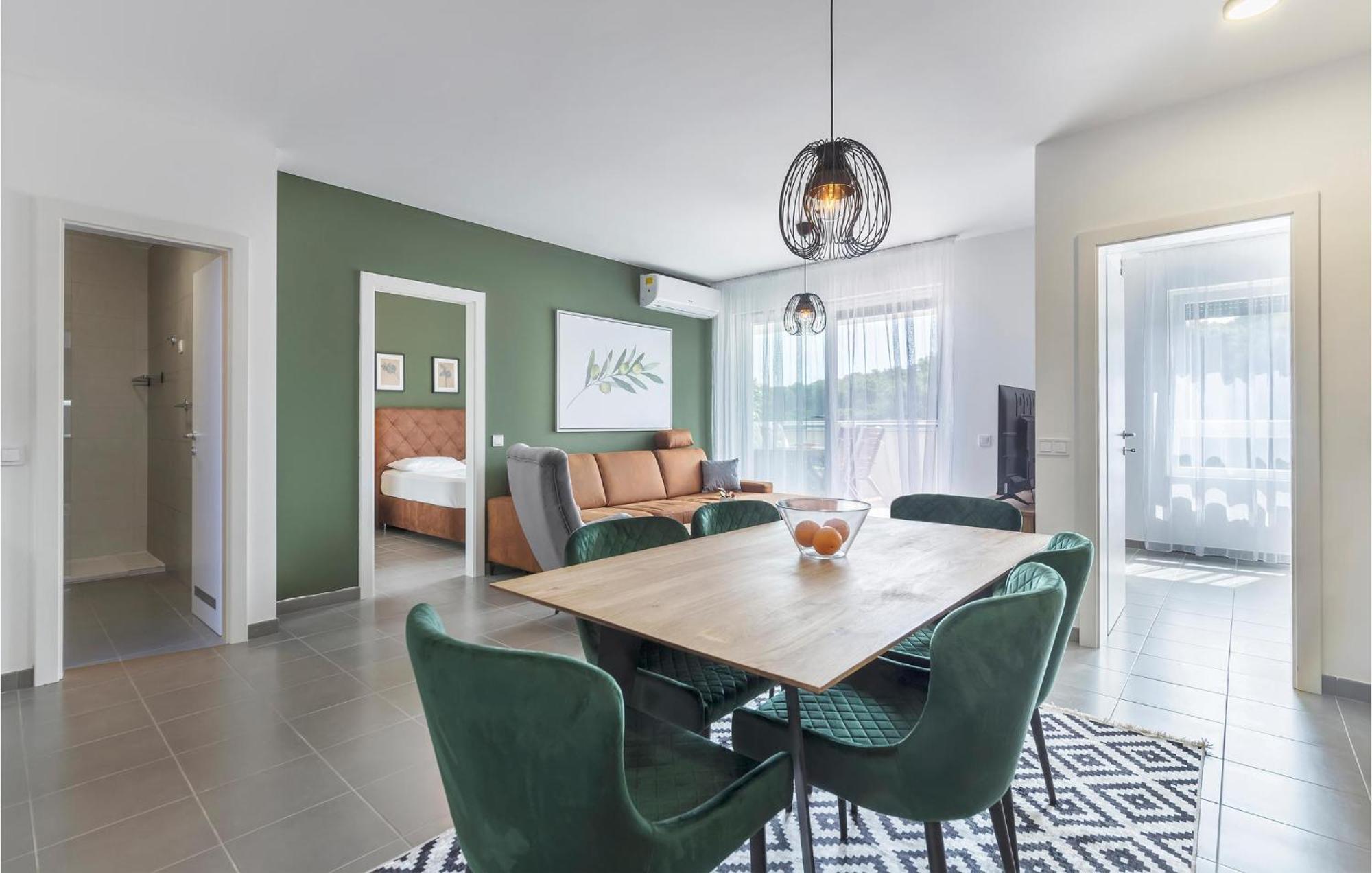 Amazing Apartment In Premantura With Kitchen ภายนอก รูปภาพ