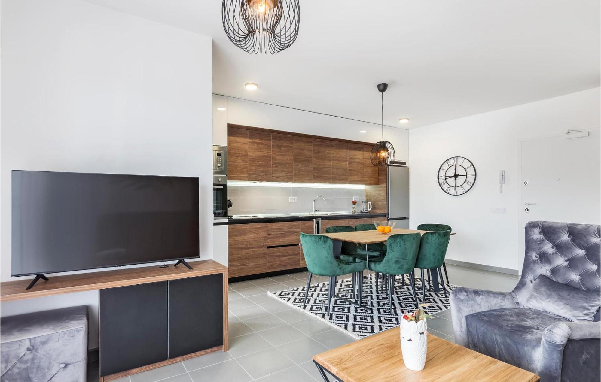 Amazing Apartment In Premantura With Kitchen ภายนอก รูปภาพ