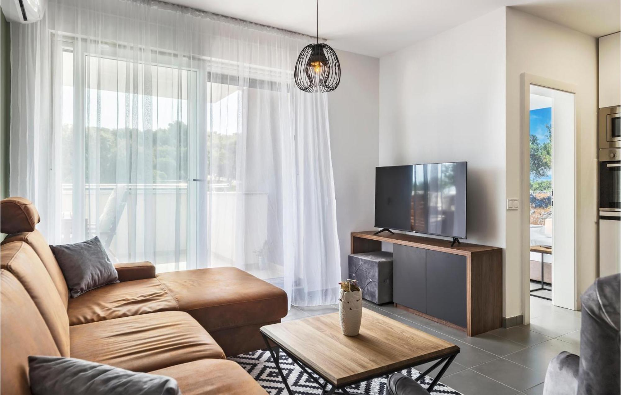 Amazing Apartment In Premantura With Kitchen ภายนอก รูปภาพ